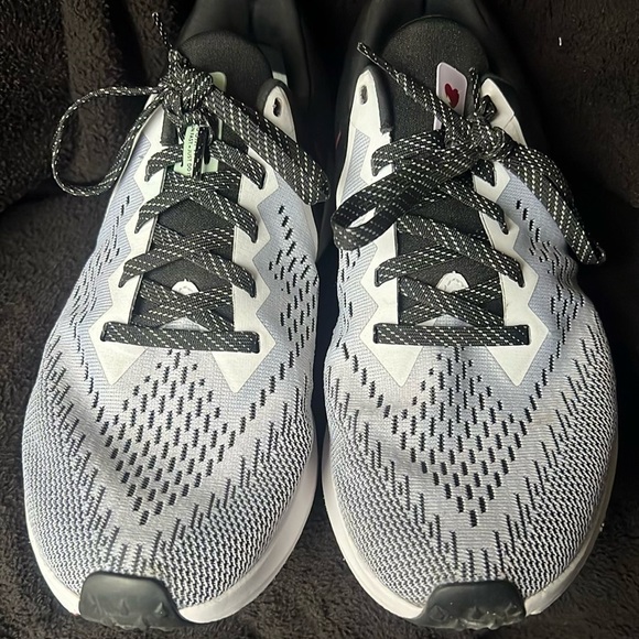 Women's WMNS Zoom Winflo 6 Running Shoe, White Noble Red Black Iced Lilac - Picture 2 of 9